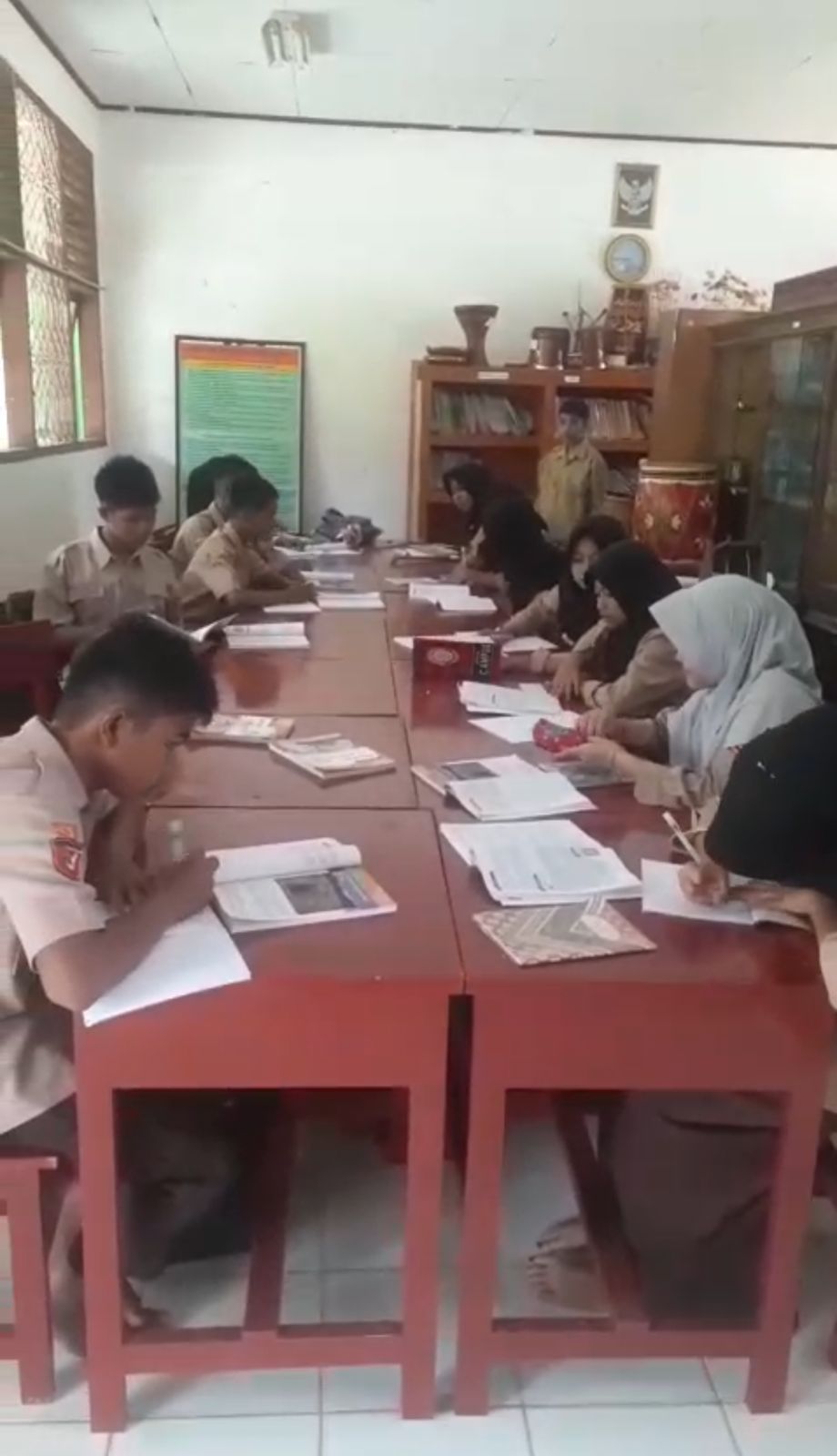 Belajar di Perpustakaan